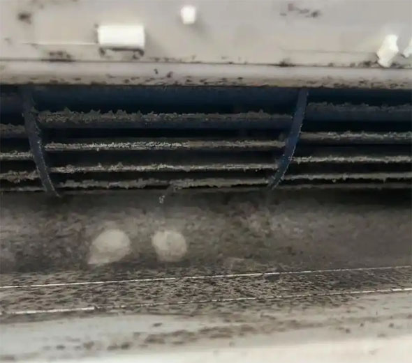 沁县空调吹的风有股烧焦味是怎么回事